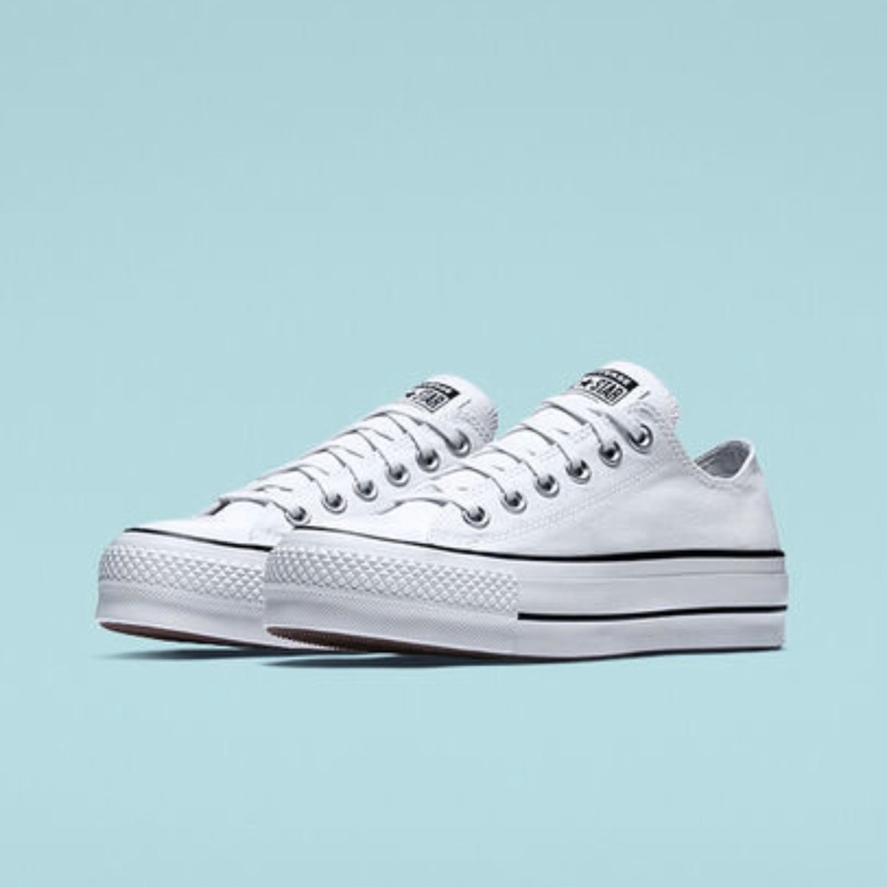 Woman’s Converse Chuck Taylor Platform Size 6